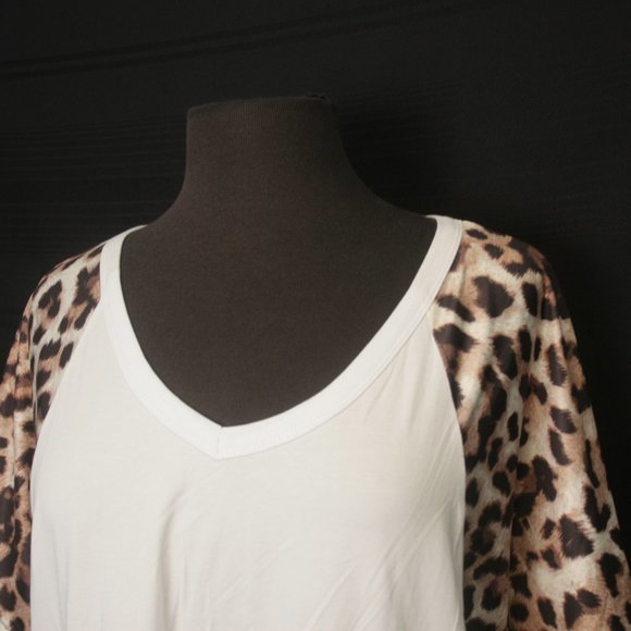 Silky Feel t-shirt with Animal Print details - Picture 2 of 5